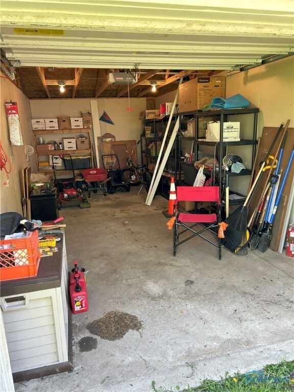 GARAGE SINGLE CAR SIDE