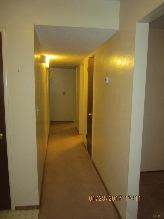 304 W Deodar Ln, Lemoore, CA 93245 - photo 5