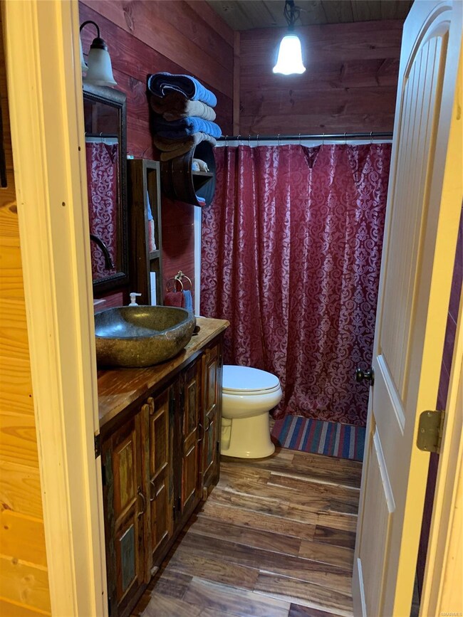 Guest Room 1 Ensuite Bath