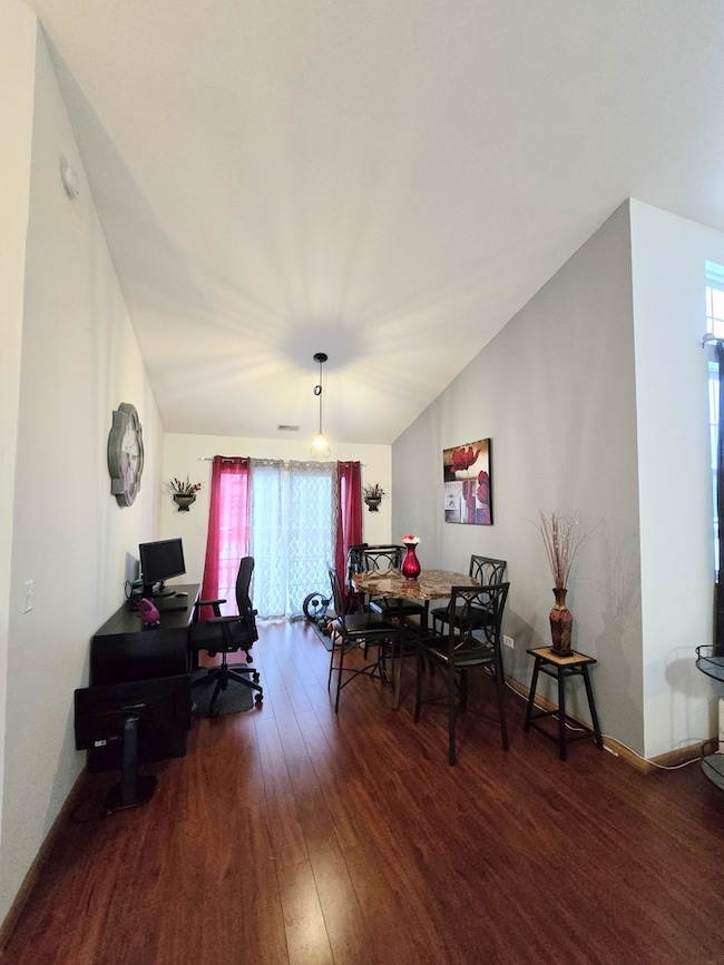 2511 Sheehan Dr unit 203, Naperville, IL 60564 - photo 5