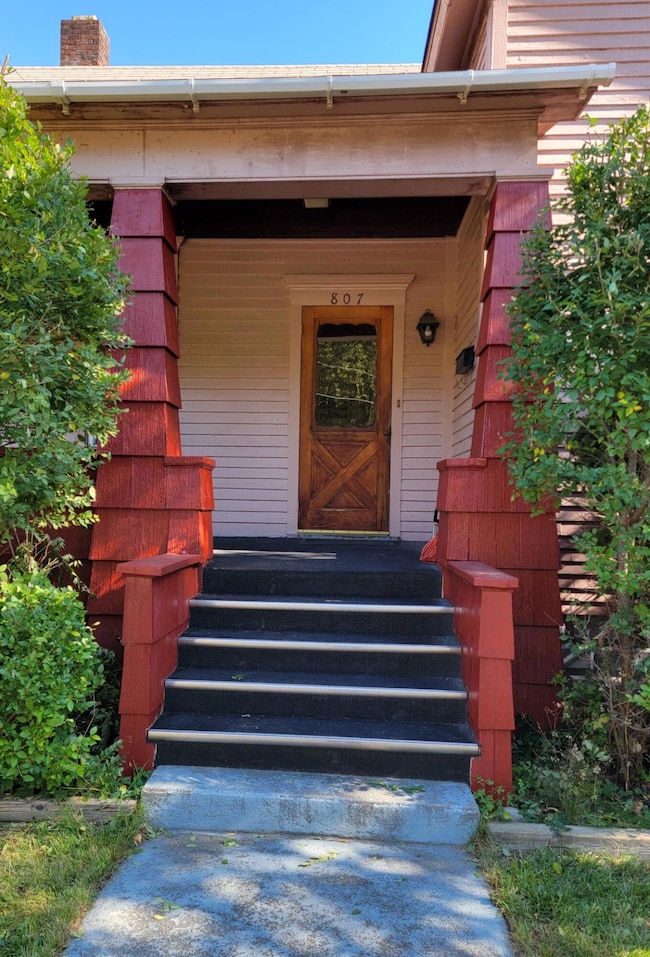 807 Davis St, Manistee, MI 49660 - photo 3