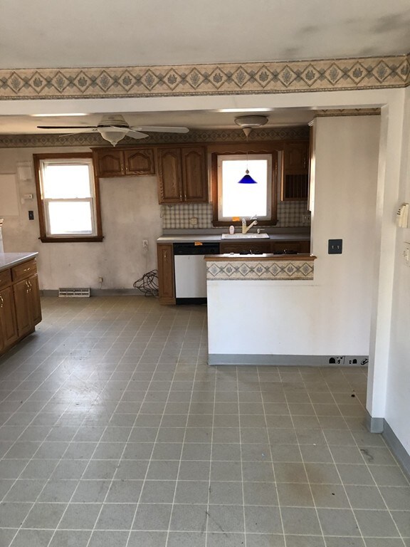 13 Candlewick Ln, Whitman, MA 02382 - photo 5