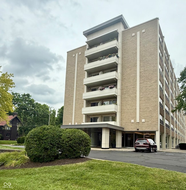 40 North on Meridian unit 3G, Indianapolis, IN 46208 - photo 2