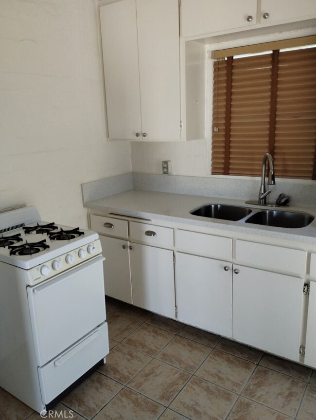 73544 Cedar Dr unit 2, Twentynine Palms, CA 92277 - photo 5