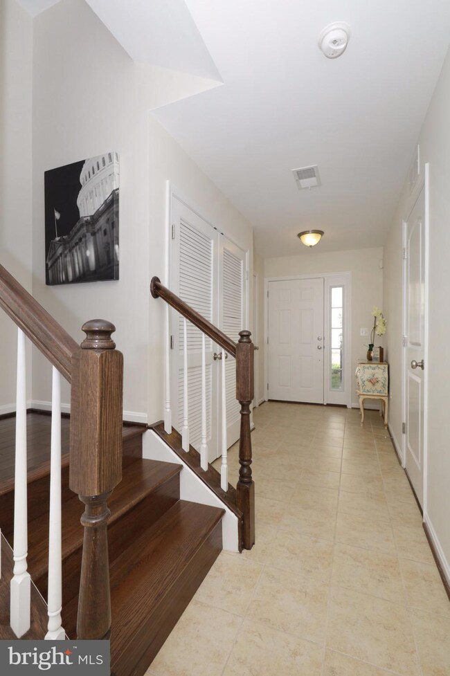 1402 Occoquan Heights Ct, Occoquan, VA 22125 - photo 5