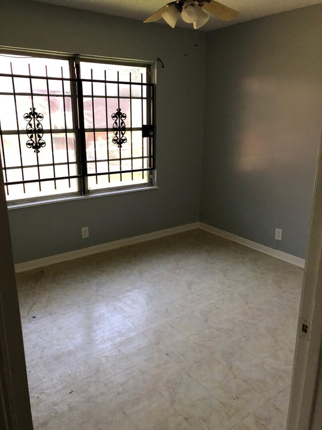 3914 Alice St, Houston, TX 77021 - photo 2