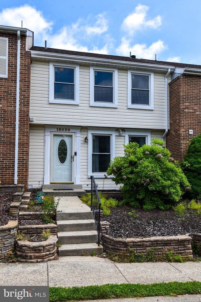 19050 Partridge Wood Dr, Germantown, MD 20874 - photo 2