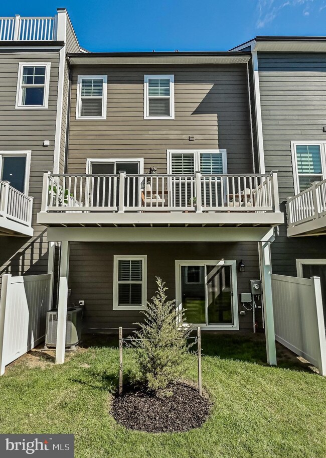 17922 Woods Overlook Dr, Dumfries, VA 22026 - photo 4