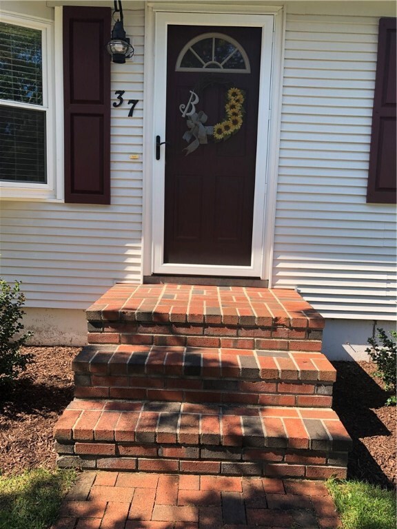 37 Douglas Cir, Greenville, RI 02828 - photo 3