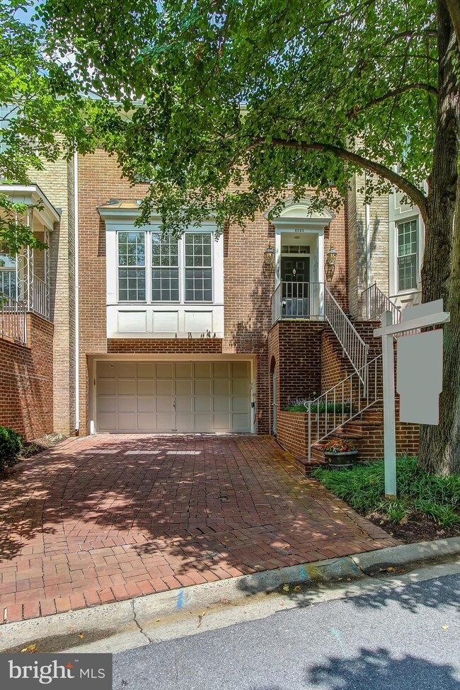 8053 Rising Ridge Rd, Bethesda, MD 20817 - photo 2