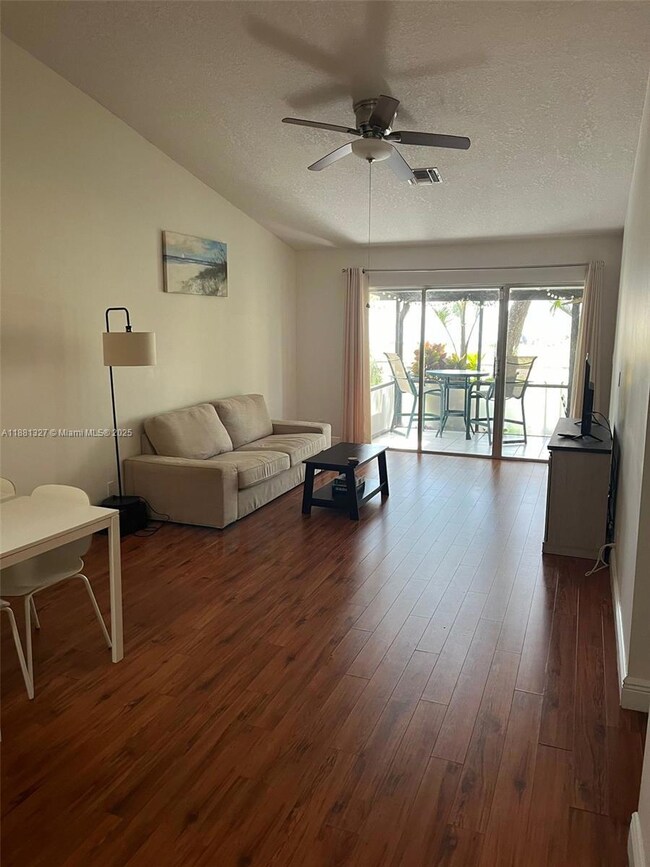 7652 Pinewalk Dr S unit 139, Margate, FL 33063 - photo 6