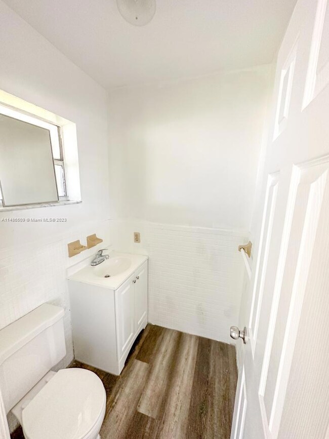 502 Phippen Waiters Rd unit 1-4, Dania, FL 33004 - photo 4