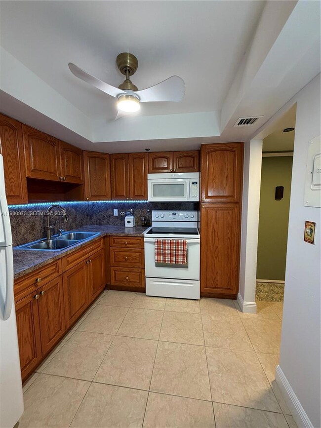 Park Place unit L6, Pembroke Pines, FL 33026 - photo 4