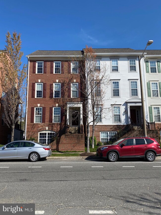 1607B Potomac Greens Dr, Alexandria, VA 22314 - photo 2