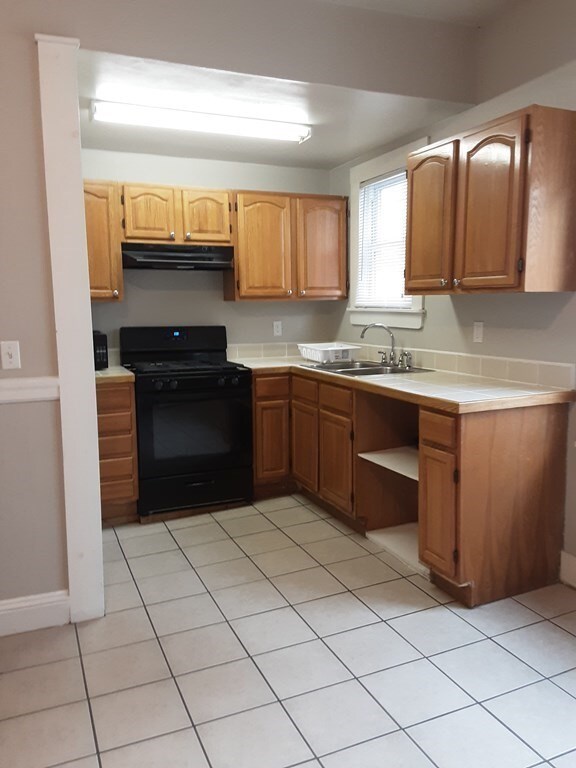 43 Sumner St unit 4, Revere, MA 02151 - photo 5