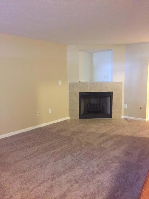 Family room w/fireplace