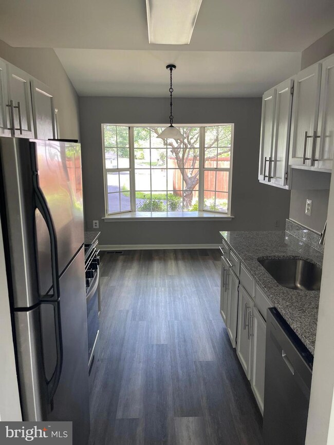 17405 Blossom View Dr, Olney, MD 20832 - photo 5