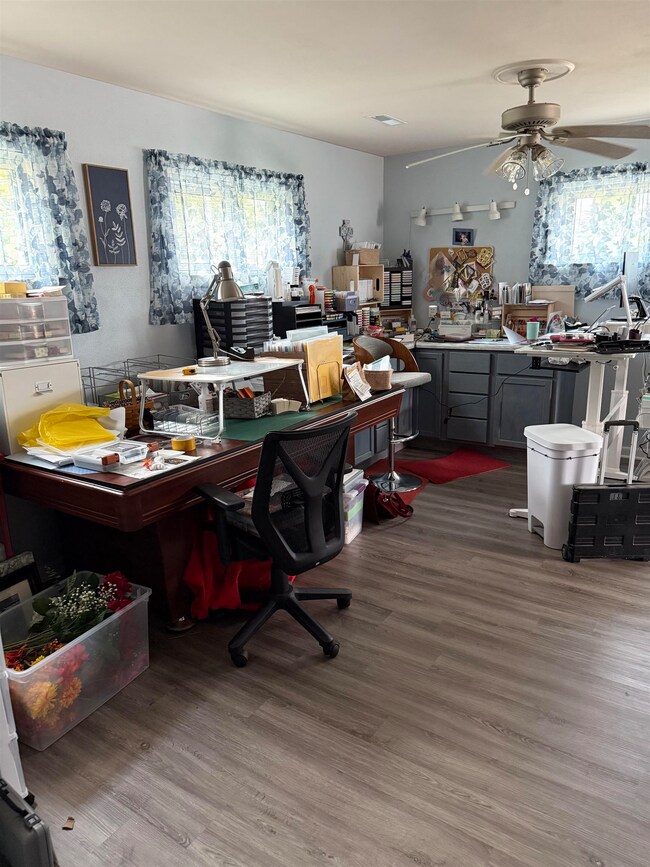 1909 W Laurel St, Freeport, IL 61032 - photo 6