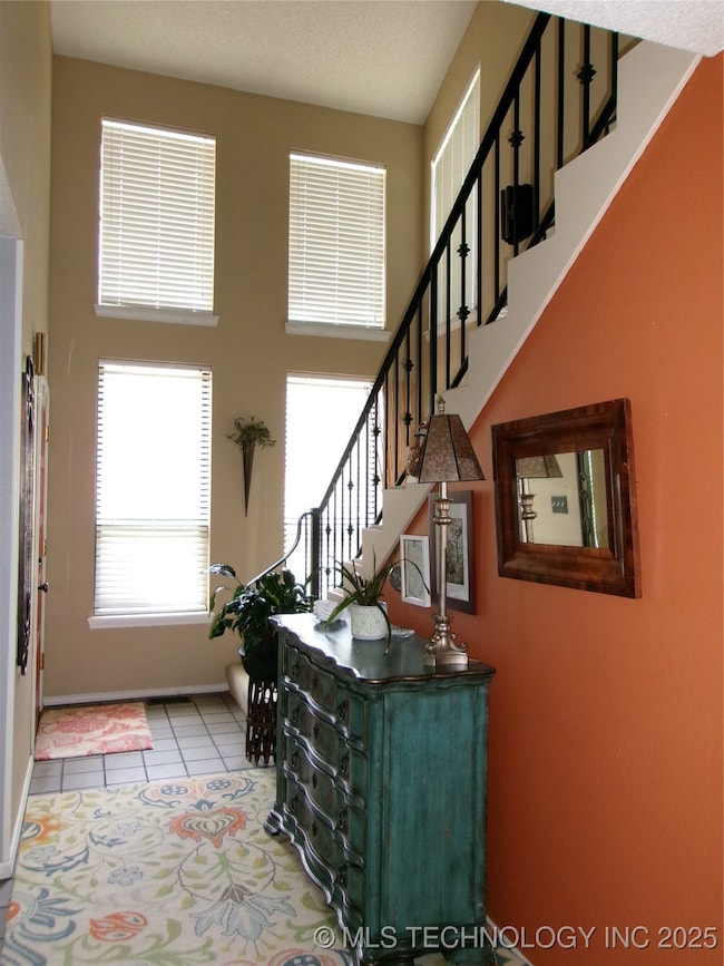LARGE WINDOWS TO BRING IN NATURAL LIGHT IN FOYER