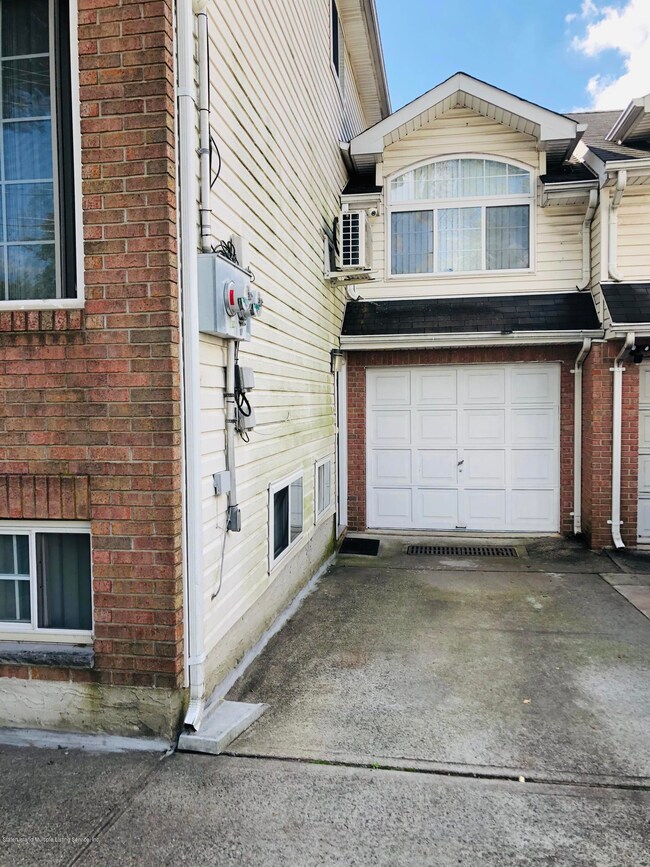18 Pebble Ln unit 1, Staten Island, NY 10305 - photo 2