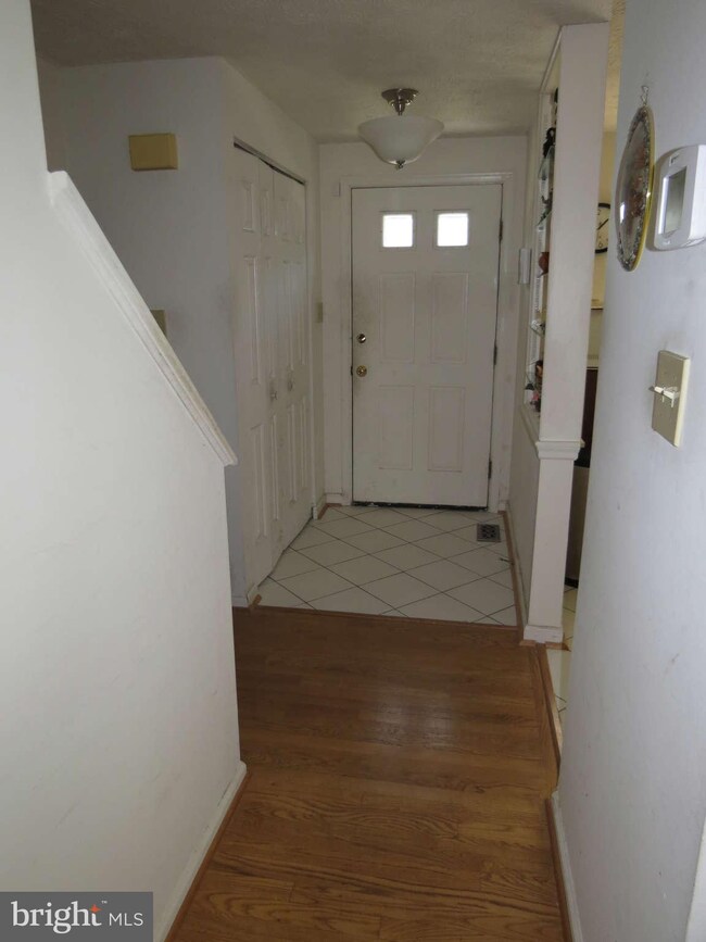 4246 Crosswood Dr, Burtonsville, MD 20866 - photo 2