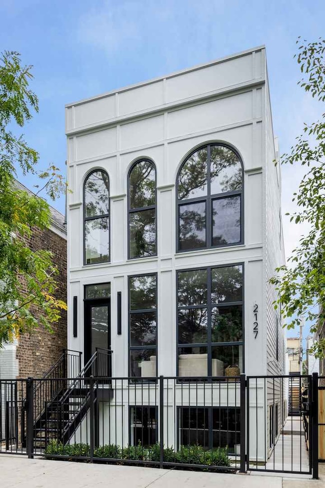 2127 W Dickens Ave, Chicago, IL 60647 - photo 2