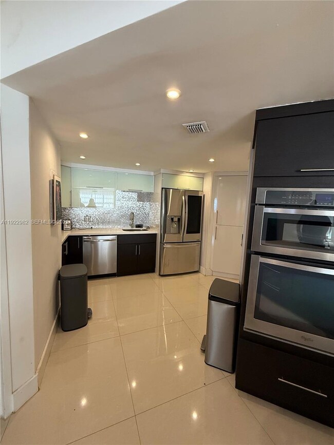 Four Ambassadors Condominiums unit 1151, Miami, FL 33131 - photo 4