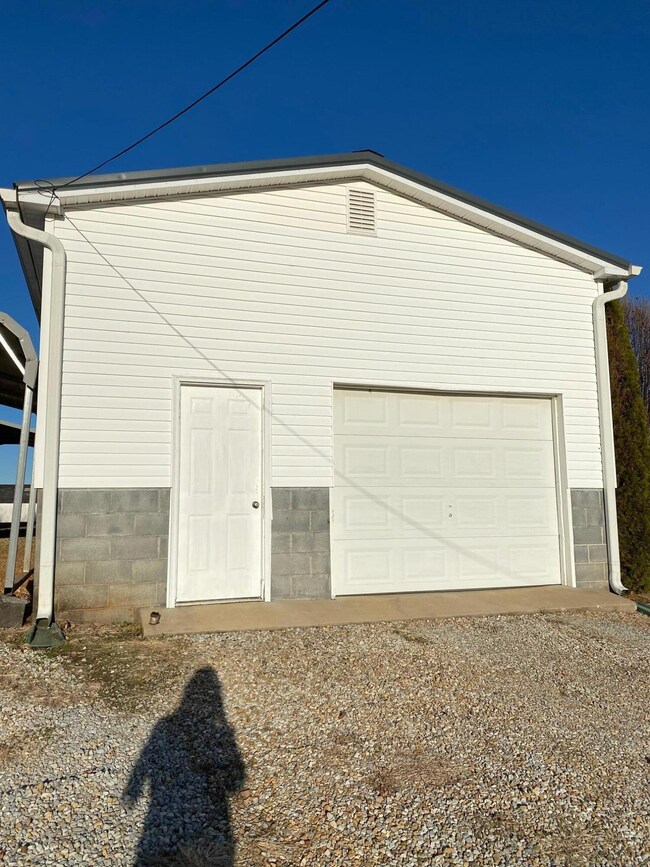 Fornshell Garage