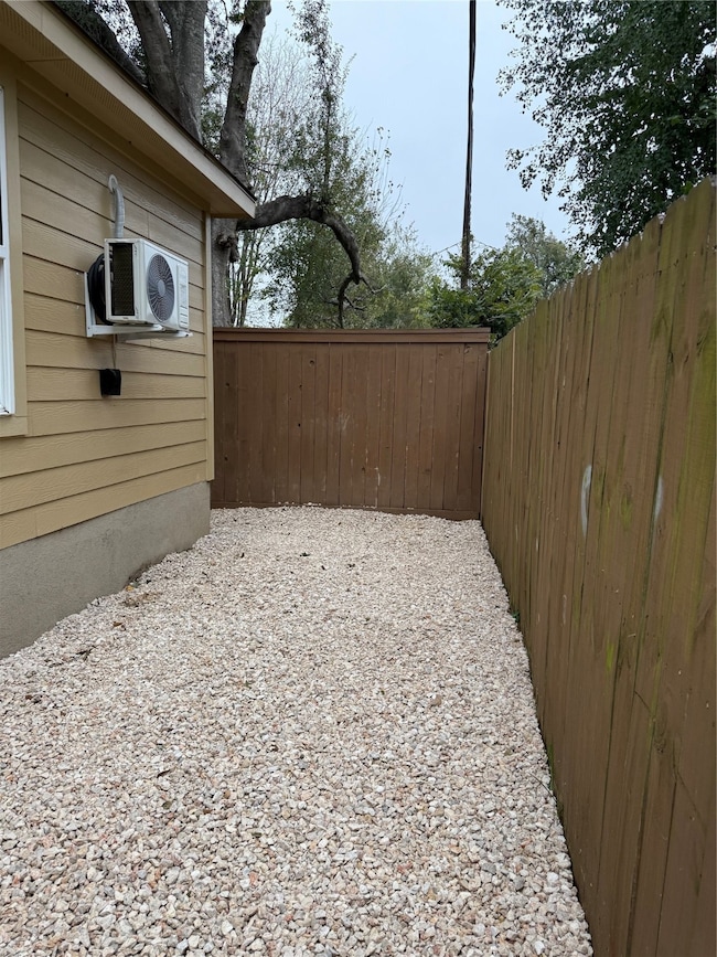 534 Sulphur St, Houston, TX 77034 - photo 4