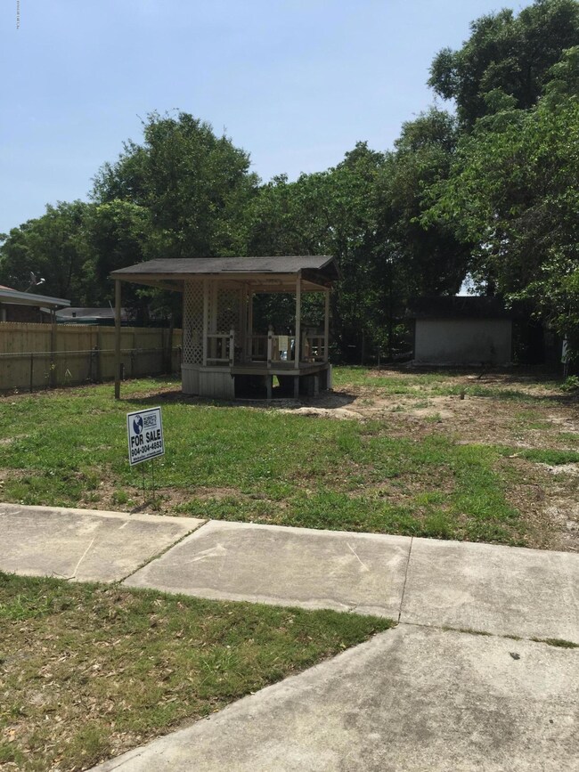 8422 Eaton Ave, Jacksonville, FL 32211 - photo 4