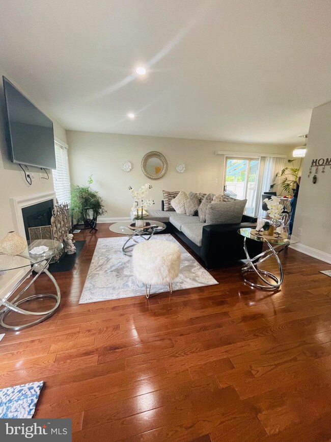 20204 Grazing Way, Montgomery Village, MD 20886 - photo 3