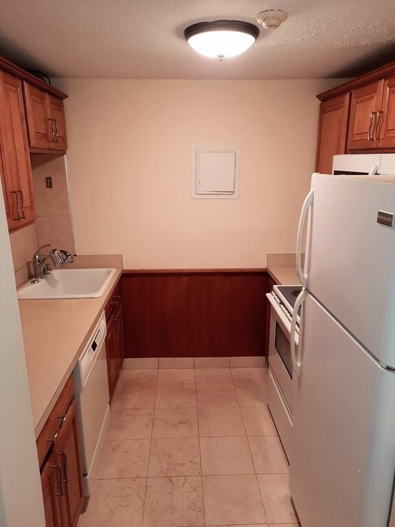 135 Grove St unit 117, Rockland, MA 02370 - photo 4