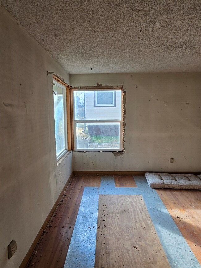 441 W 14th St, Concordia, KS 66901 - photo 4