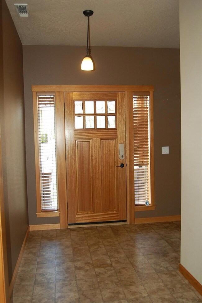 2161 Lissy Way, Grants Pass, OR 97526 - photo 3