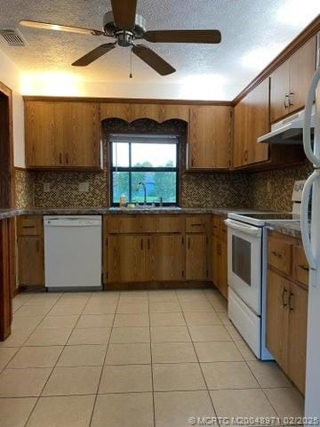 Cozy kitchen in rear close to screened porch