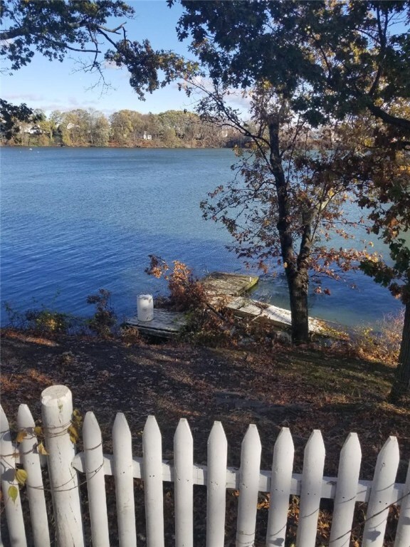 146 Lakeview Dr, Providence, RI 02910 - photo 2