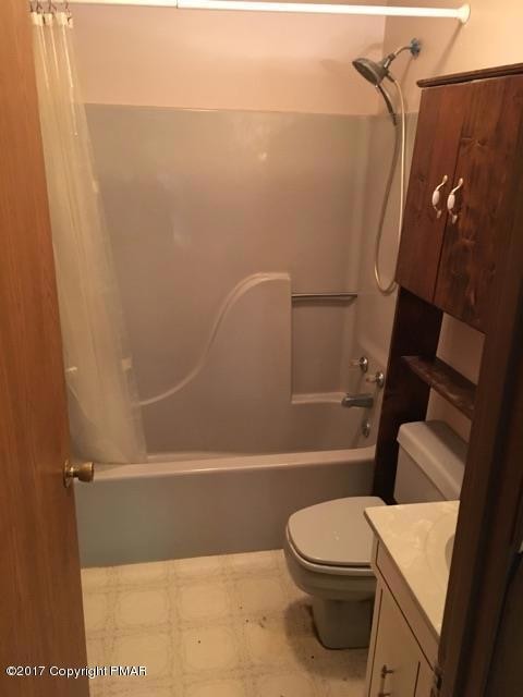 8552 Bumble Bee Way, Tobyhanna, PA 18466 - photo 2