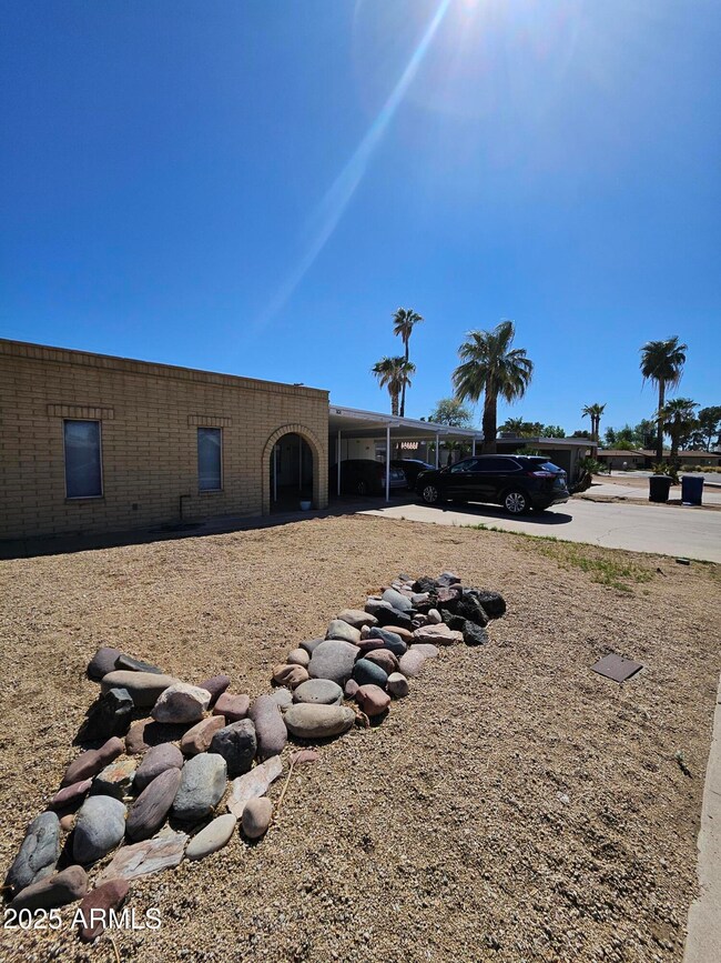 1101 N Wedgewood Dr unit C, Mesa, AZ 85203 - photo 2