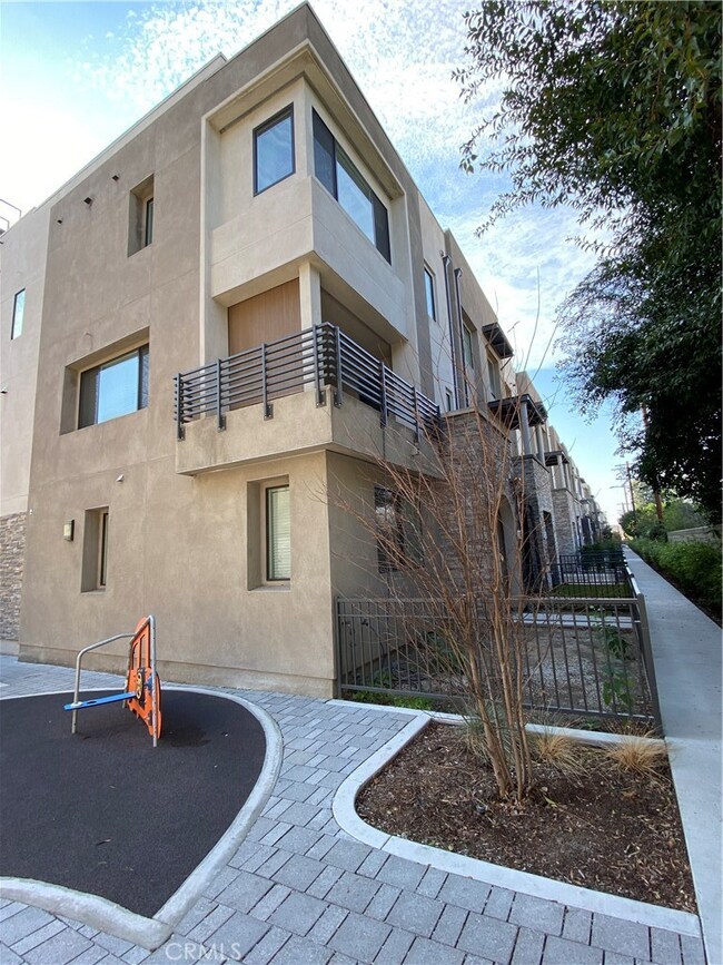 13133 W Lumina Way, Los Angeles, CA 91401 - photo 7