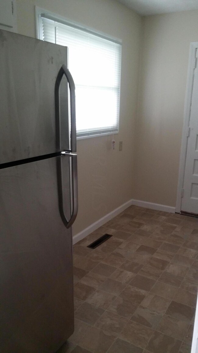 384 Wolfe Ave, Columbus, OH 43213 - photo 4