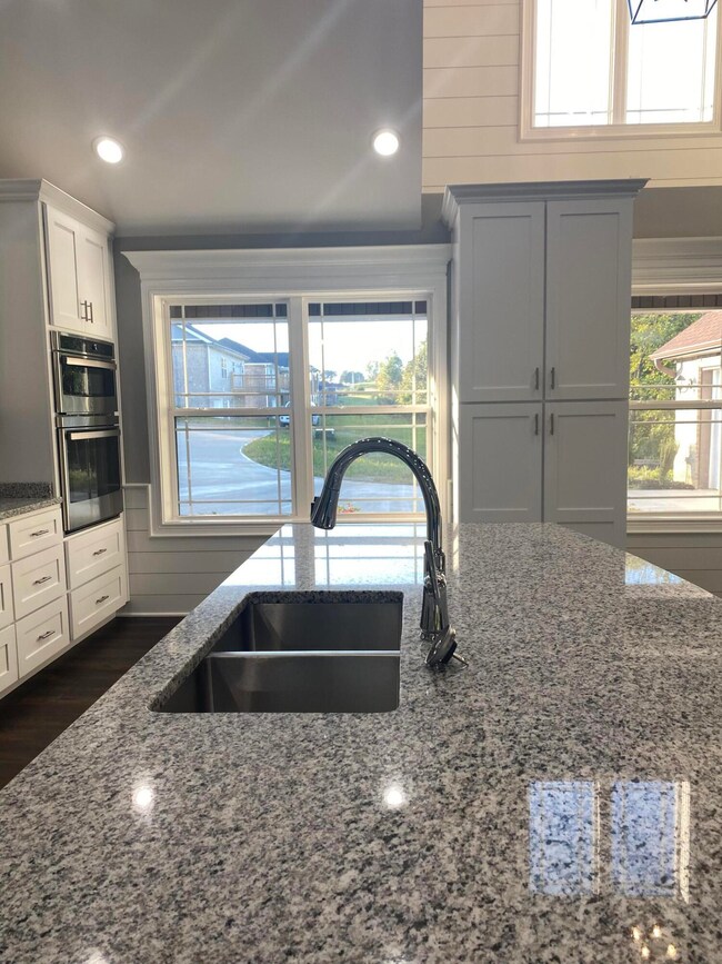 1E7B56E6-5A4D-42E8-9538-39F2C5B92775