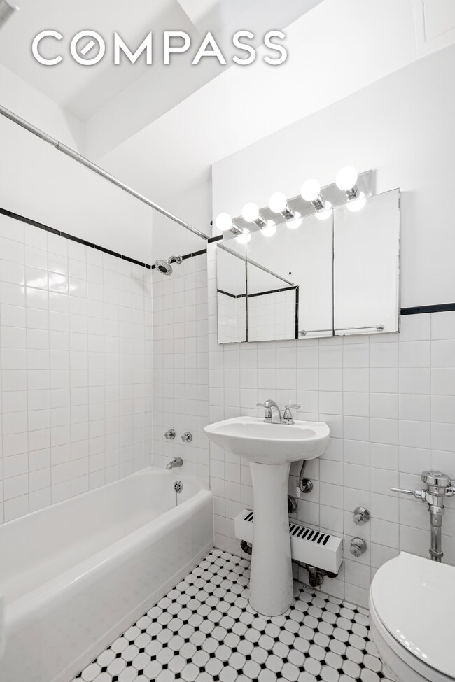 240 E 46th St unit 8H, New York, NY 10017 - photo 5