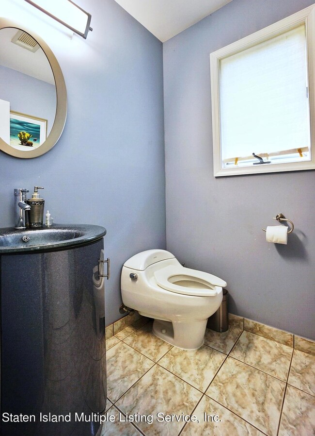 (7) HALF BATH