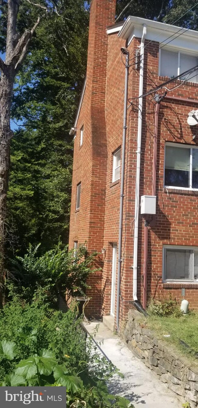 8212 Houston Ct, Takoma Park, MD 20912 - photo 2