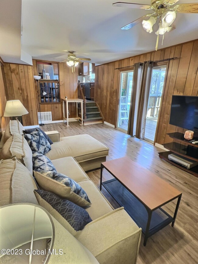848 Family Room 4
