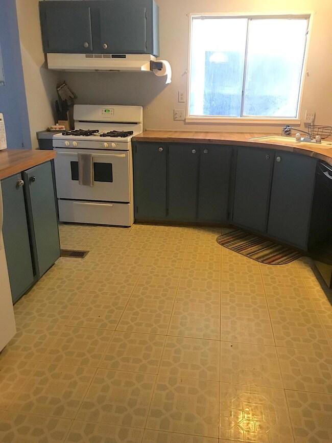 4500 W Rosamond Blvd unit 10a, Rosamond, CA 93560 - photo 6