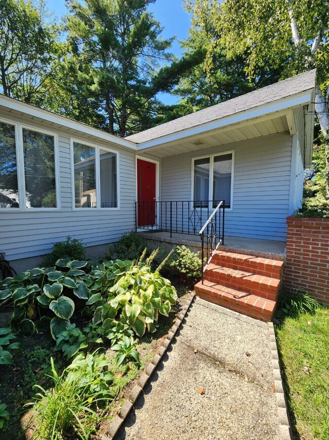 10 Elliott St, Hampton, NH 03842 - photo 2