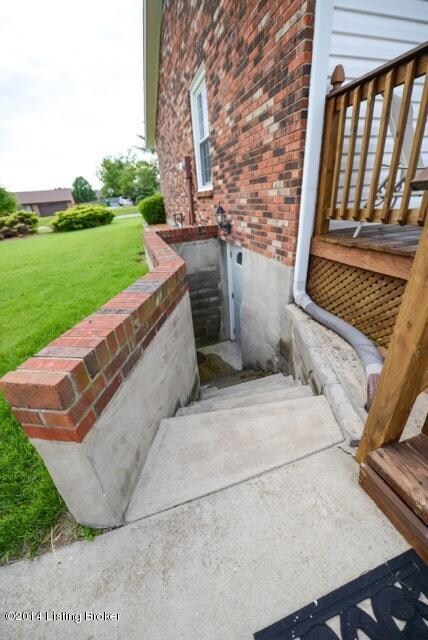 8201 Cortland Dr, Louisville, KY 40228 - photo 4