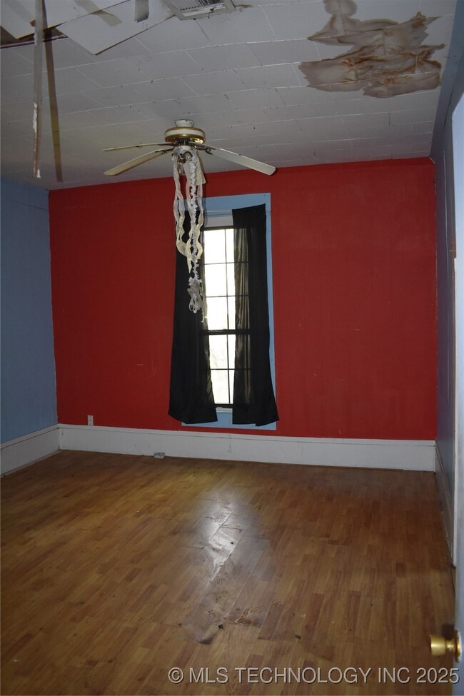 1114 E Kirk St, Hugo, OK 74743 - photo 6