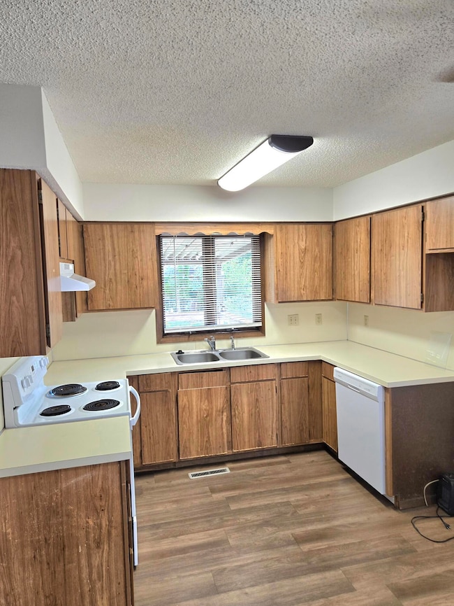 1010 W Cherokee St, Springfield, MO 65807 - photo 4